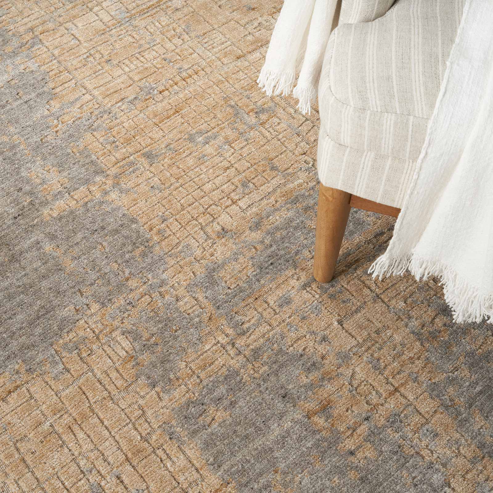 Nourison alfombra Harmony HAY05 GRYGD GREY GOLD 8x10 099446936332 interior 2